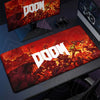 حصيرة مكتب ألعاب حمراء وسوداء بتصميم Doom مع نص أبيض على خلفية داكنة.