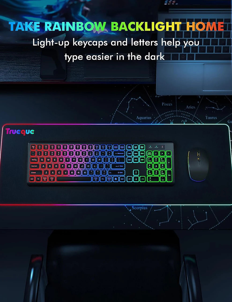 Nahaufnahme einer Trueque Tastatur- und Maus-Kombination mit leuchtendem RGB-Hintergrundbeleuchtung auf dunklem Untergrund.