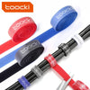 Set bunter Kabelorganisator mit Wickelbandrollen in Rot, Blau und Schwarz