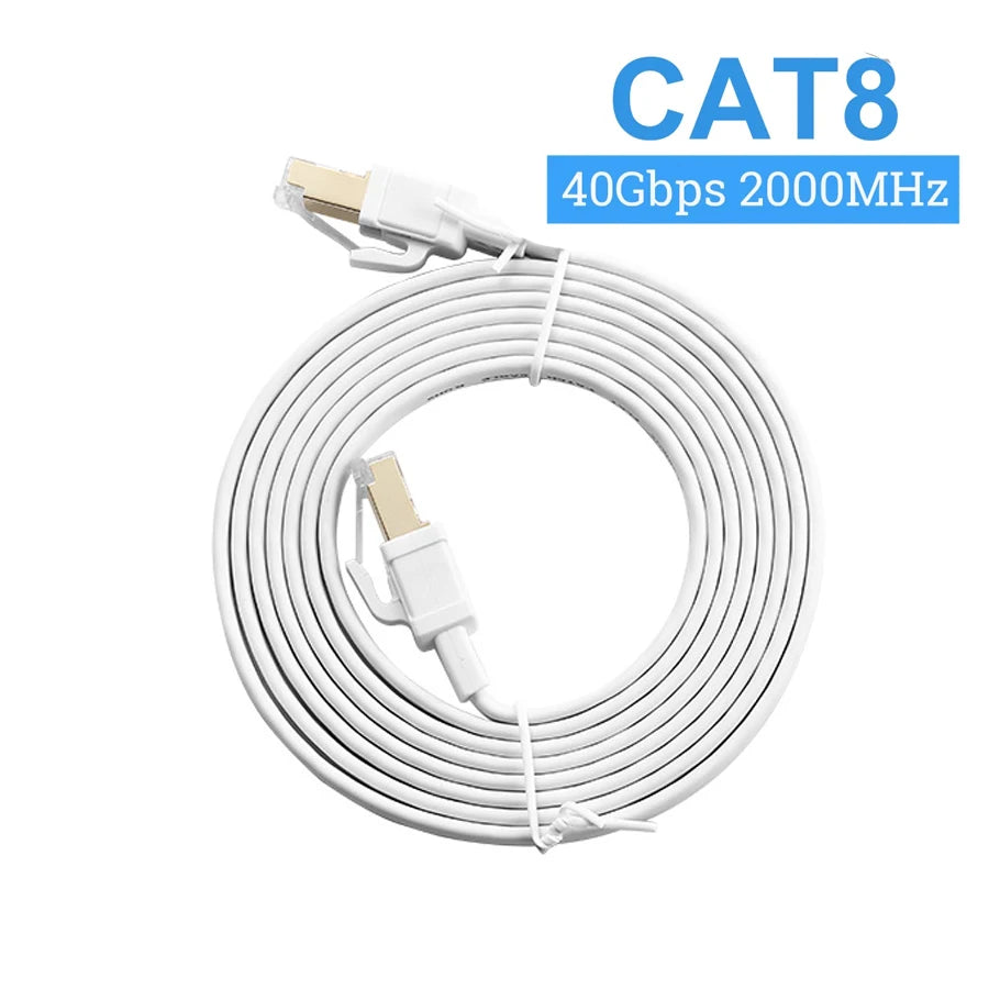 كابل إيثرنت CAT8 أبيض ملفوف، مزود بموصلات RJ45 لنقل بيانات عالي السرعة.
