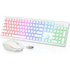 Weißes kabelloses RGB-Tastatur- und Maus-Set mit beleuchteten Tasten.