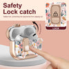 Primer plano de una funda protectora de silicona dorada para AirPods Pro mostrando el mecanismo de bloqueo de seguridad.