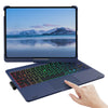 Bläufig beleuchtetes Tastaturgehäuse mit Trackpad, geöffnet und eine Landschaft auf dem Bildschirm anzeigend.