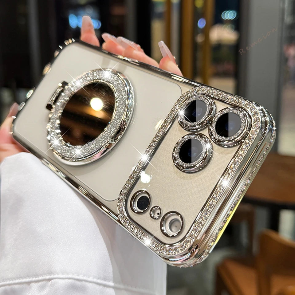 Eine Hand hält einen glitzernden Diamant-Magnet-Halter für ein iPhone, der die klare Rückseite und dekorative Elemente zeigt.