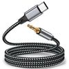 Schwarz-weißes geflochtenes USB-C zu 3,5-mm-Audioadapterkabel, auf weißem Hintergrund.