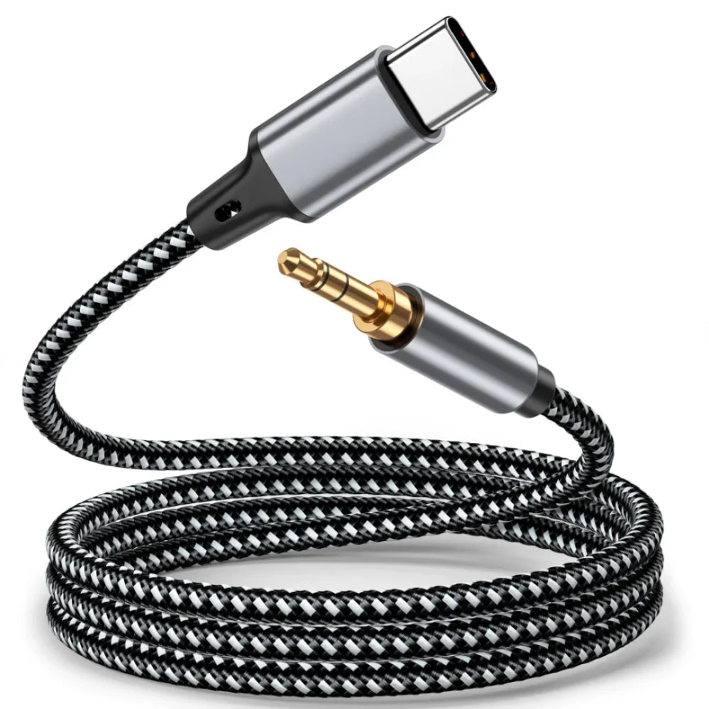 Schwarz-weißes geflochtenes USB-C zu 3,5-mm-Audioadapterkabel, auf weißem Hintergrund.