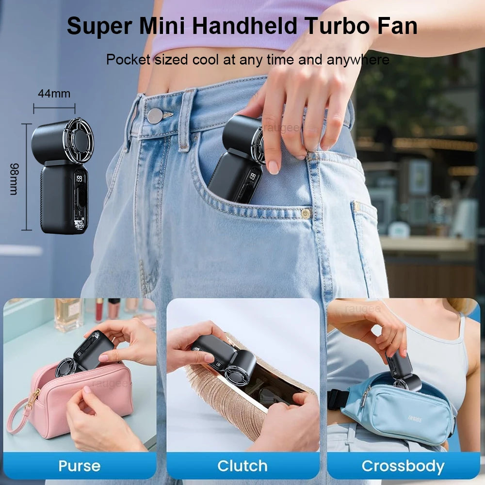 Super kleiner Handheld-Turbo-Lüfter in Schwarz, gehalten und in einer Tasche (Hosentasche, Clutch, Umhängetasche) platziert.