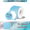 Rollo de etiquetas térmicas autoadhesivas de papel de 50x50mm, color azul brillante, con 140 etiquetas por rollo