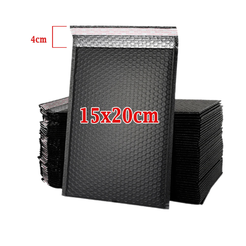 A stack of black bubble mailers, measuring 15x20cm, with a dimension marker showing 4cm.