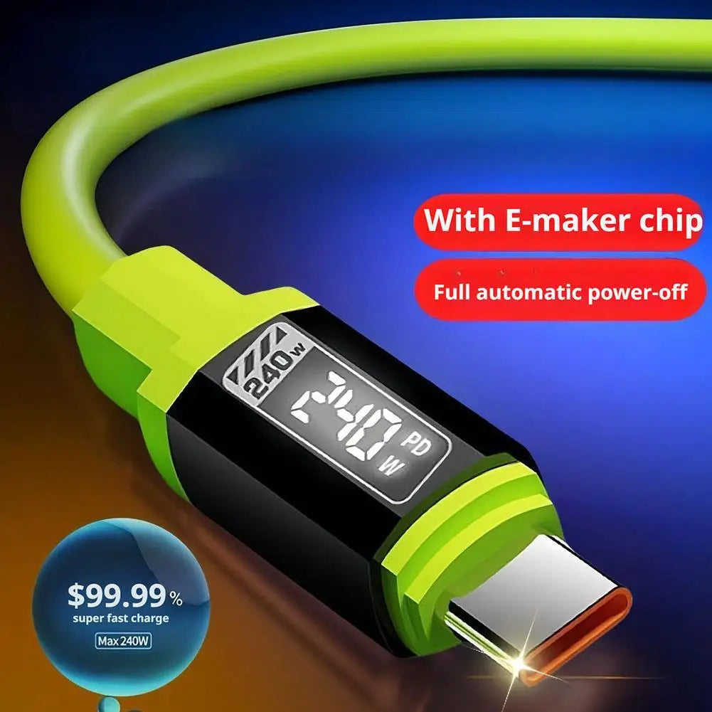 Grünes Silikon-Ladekabel mit E-Maker-Chip und 240W-Leistungsanzeige.