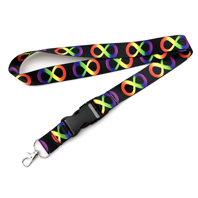 Schwarzer Lanyard mit Anime-Muster aus bunten Unendlichkeitssymbolen und einem Metall-Schlüsselring.