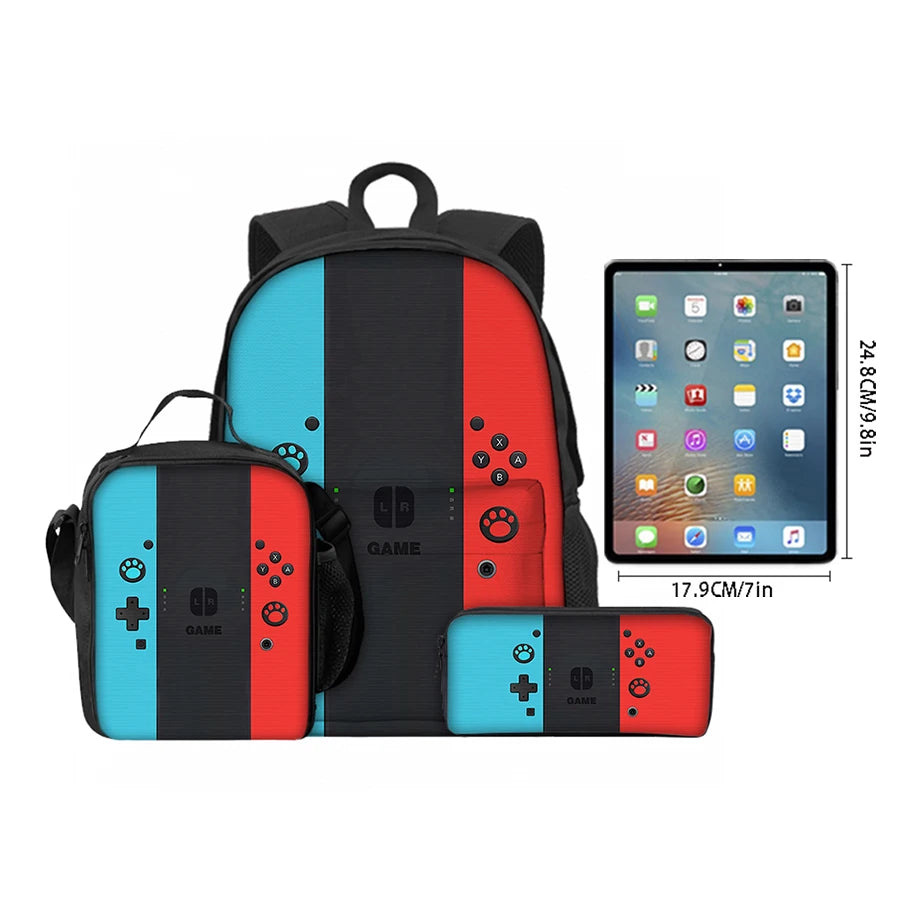 Schwarzer Rucksack mit roter und blauer Gestaltung und drei passende Handyhüllen.