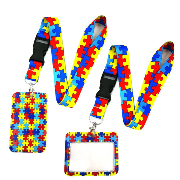 Buntes Puzzle-Teil-Muster-Lanyard mit Schlüsselring, aus roten, blauen, gelben und grünen Teilen.