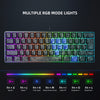 لقطة مقربة لوحة مفاتيح ألعاب مضيئة RGB مع أنماط إضاءة قابلة للتخصيص وشريط طيف لوني أسفلها