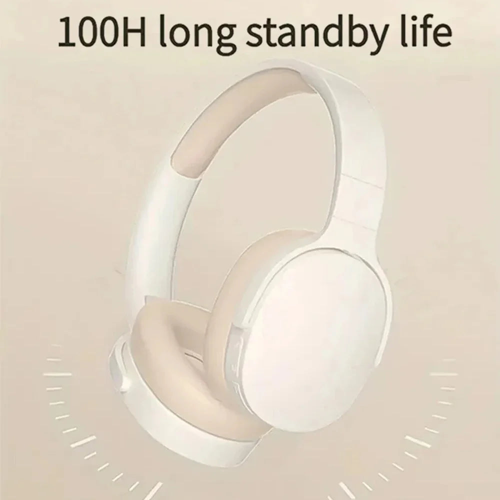 Casque sans fil de jeu blanc sur écouteurs, présenté sur fond clair.