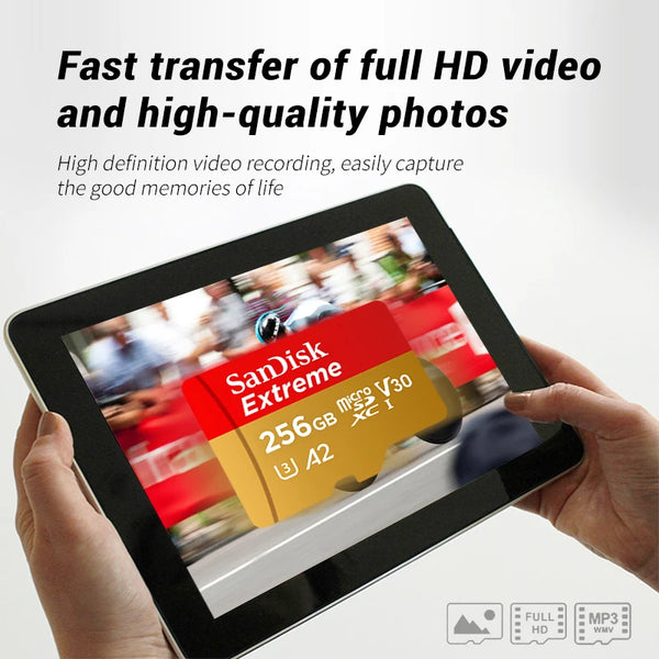 Una mano sostiene una tableta que muestra texto sobre la transferencia rápida de video HD y fotos de alta calidad.
