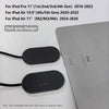 Cargador inalámbrico magnético gris oscuro para iPad, mostrado junto a la base de carga.