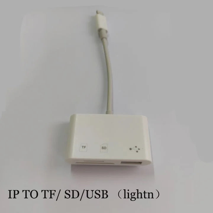 Lector de tarjetas blanco con cable conectado, etiquetado IP a TF/SD/USB (lightn).