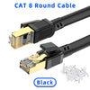 Schwarze CAT 8 Rundkabel mit RJ45-Steckern und einem Haufen Kabelstecker
