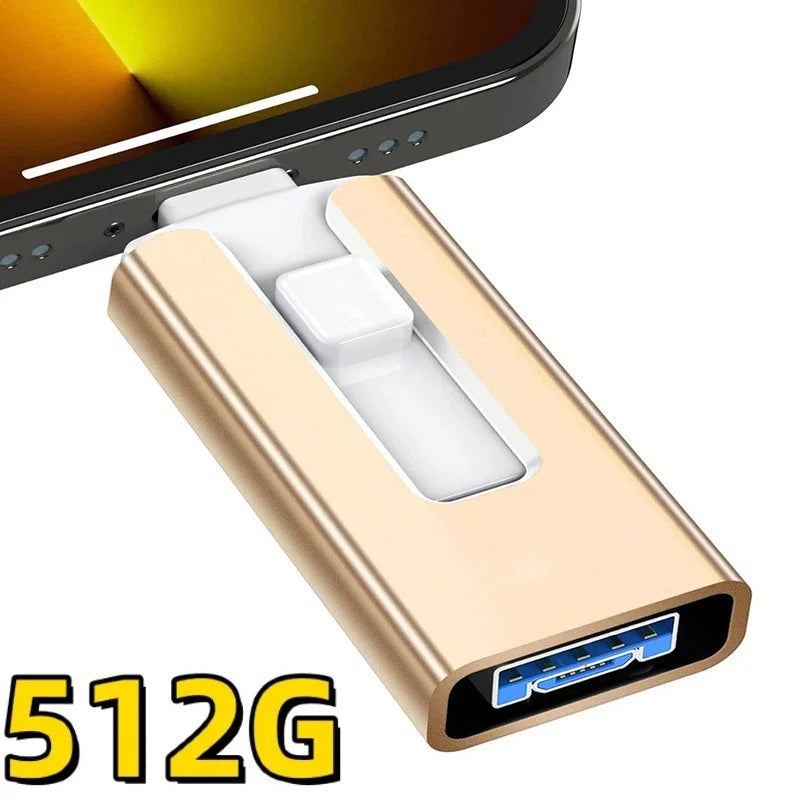 Adaptateur de clé USB couleur or avec connecteur blanc et étiquette 512G à côté d'un smartphone.