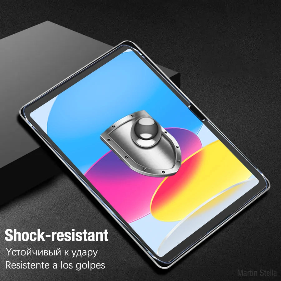 Vista cercana de un protector de pantalla de vidrio templado resistente a impactos aplicado a una pantalla de iPad.