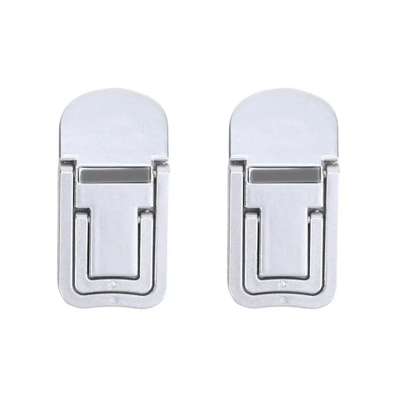 Un support d'ordinateur portable et de cahiers pliable en argent.