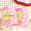Colección de hojas de papel de scrapbooking con patrones rosa y amarillo para diario y manualidades.