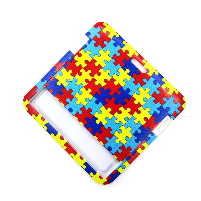 Buntes Puzzle-Teil-Muster-Anhänger Schlüsselring mit roten, gelben und blauen Fliesen.