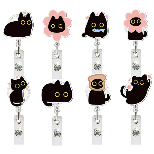 Set aus vier schwarzen, katzenförmigen, ausziehbaren Ausweishaltern mit Krokodilclips und rosa Akzenten.