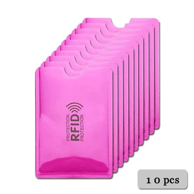 Une pile de porte-cartes ou de portefeuilles roses anti-RFID, montrant la fonction de protection RFID.