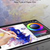Eine Hand schreibt auf einem iPad-Bildschirm, die Verbindung des Apple Pencil mit einer neuen Art von Papierfilm demonstriert