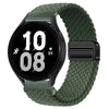Dunkelgriffiger gewebter Magnetarmband für eine schwarze Smartwatch mit digitaler Anzeige.