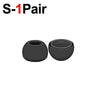 Une paire de embouts en silicone noirs pour AirPods Pro.