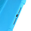 Cubierta de silicona azul para soporte de un iPad Mini, mostrando el perfil lateral y la bisagra.