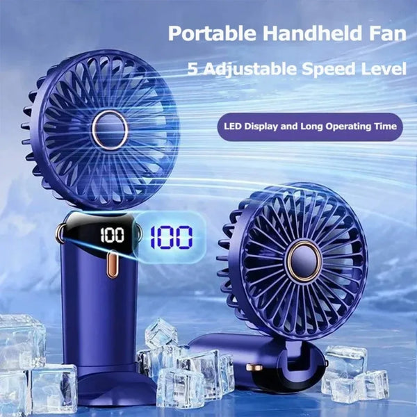 Un ventilateur portable violet à main avec écran LED et plusieurs niveaux de vitesse, à côté de glaçons.