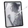 Film protecteur mat pour iPad montrant un portrait noir et blanc d'une femme.