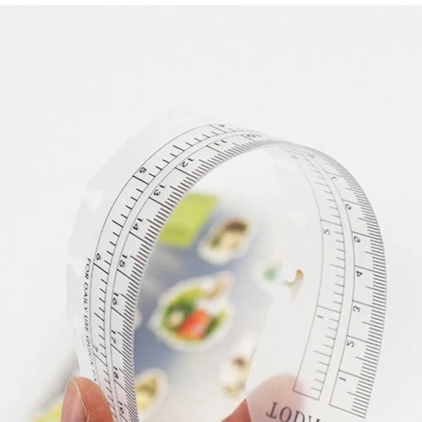 Transparenter PVC-Notizblock-Lesezeichen mit Messmarkierungen und einer Seite mit kleinen Illustrationen.