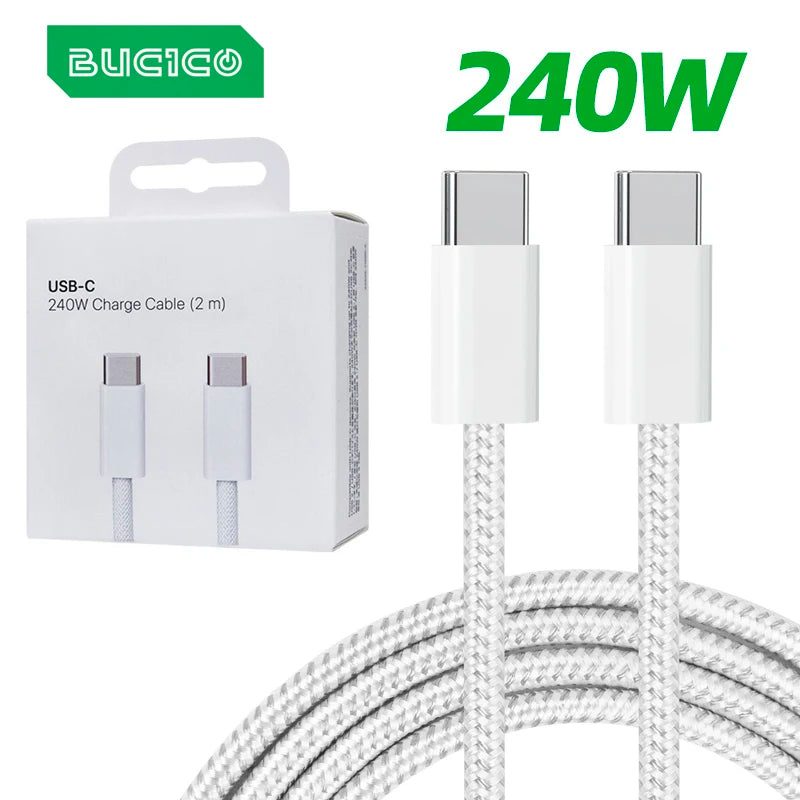 Weißes Gehäuse mit einem 240W, geflochtenen USB-C zu USB-C Ladekabel und zwei Anschlüssen.
