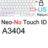 Primer plano de una cubierta de teclado de silicona para MacBook mostrando el botón de devolución de EE. UU. y el modelo A340