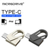 Memoria USB flash de doble interfaz USB 2.0 Tipo-C beige y negro con conectores cuadrados.