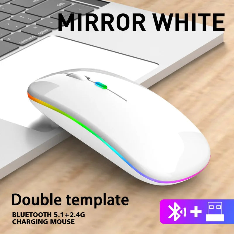 Weiße ergonomische kabellose Gaming-Maus mit leuchtend grüner Beleuchtung auf Holzoberfläche