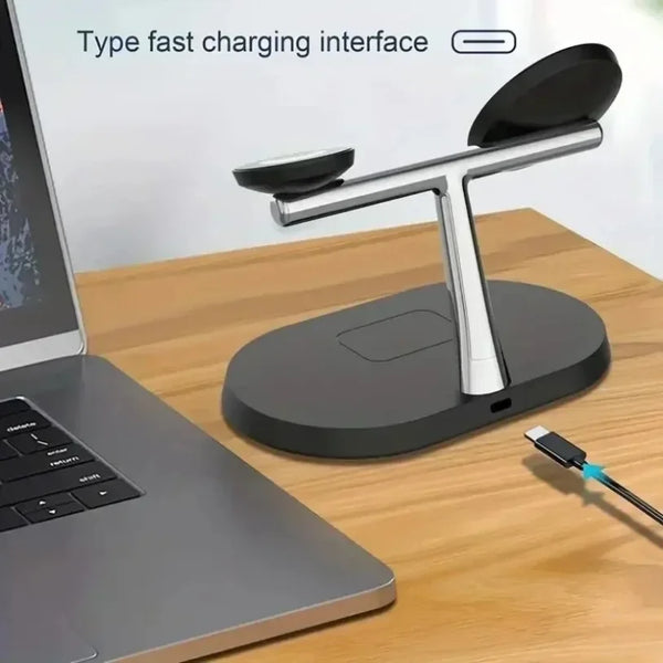 Support de charge sans fil magnétique noir à côté d'un ordinateur portable, montrant une interface de charge rapide.