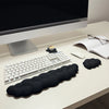 Support de poignet cloud noir en 3 pièces : clavier, souris et support d'écran sur bureau clair.
