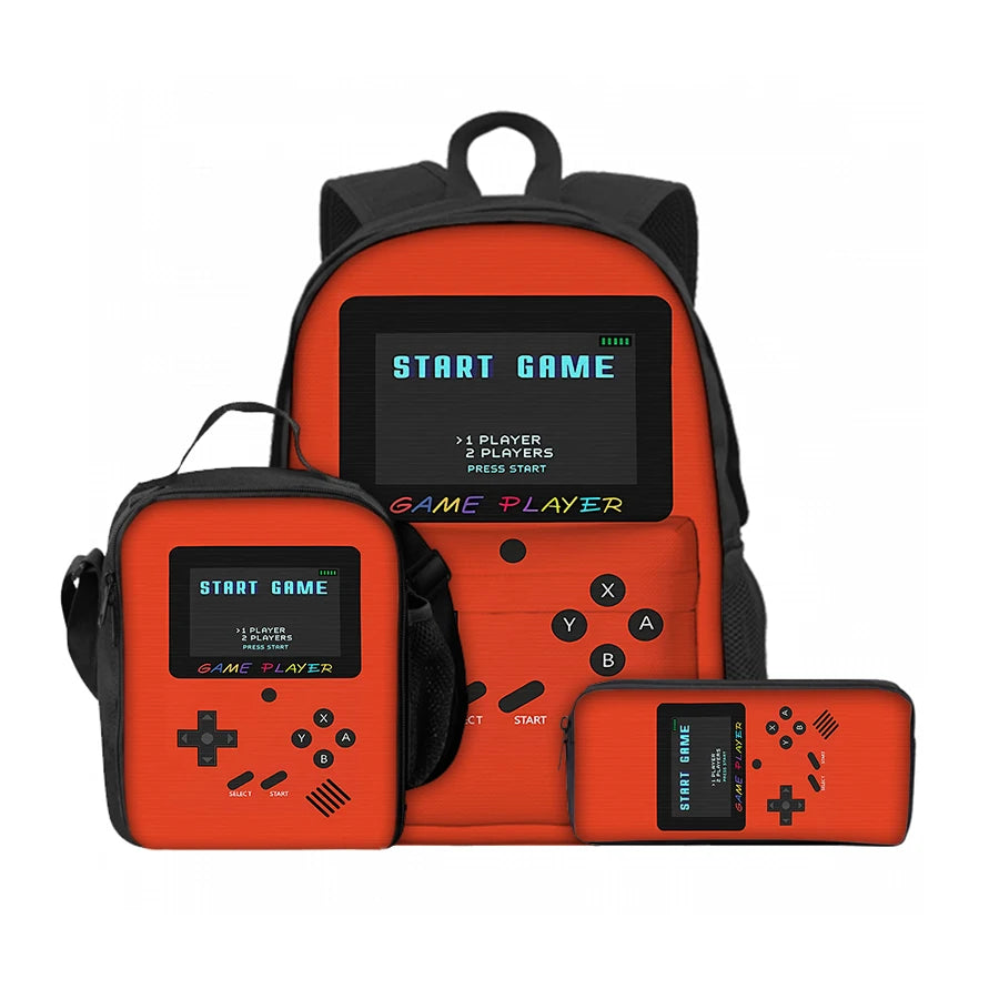Orange Rucksack mit Spielfigur und kleinem tragbarem Spielgerät