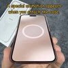 Un smartphone rosa con una funda transparente, mostrando un efecto de animación especial.