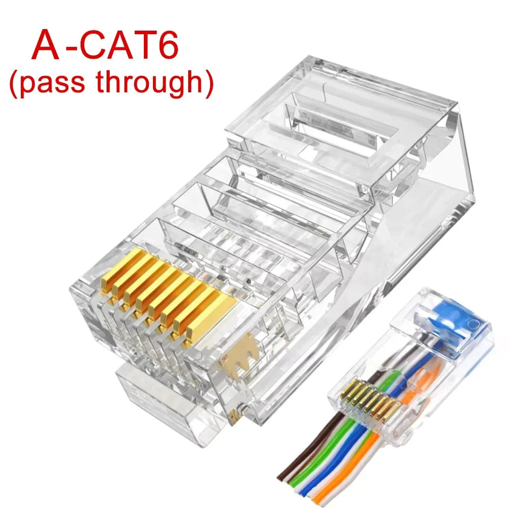 Klares Kunststoff-Durchlassmodul für einen RJ45 CAT6 Kristallkopf Ethernet-Stecker.