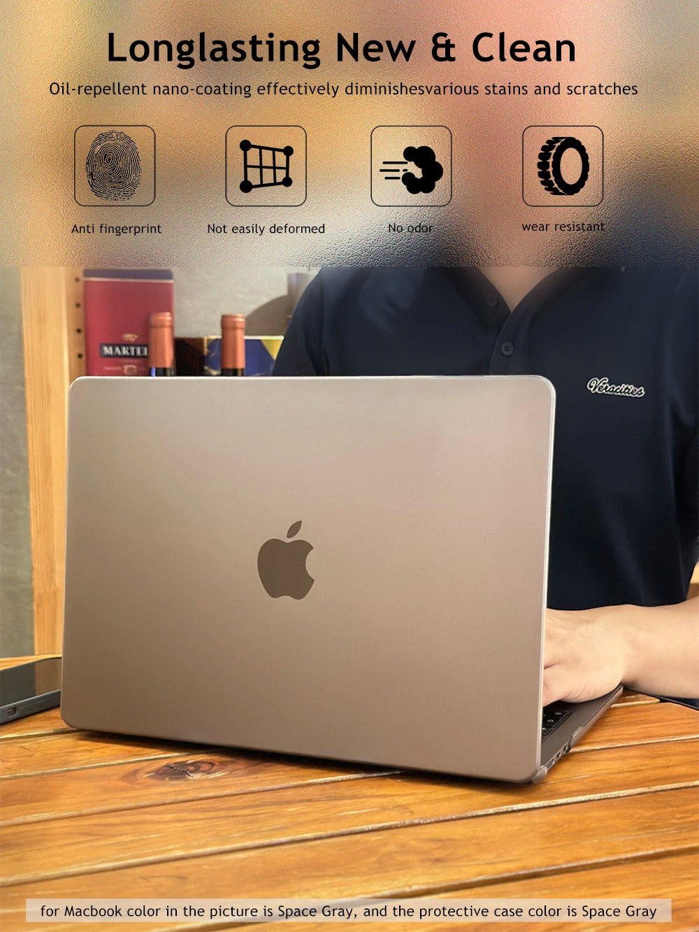 Laptop mit Schutzhülle, die Anti-Fingerprint- und Abriebfestigkeit hervorhebt.