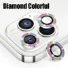Nahaufnahme eines farbigen Diamant-Linsenzusatzes für das iPhone-Kamera-Modul.