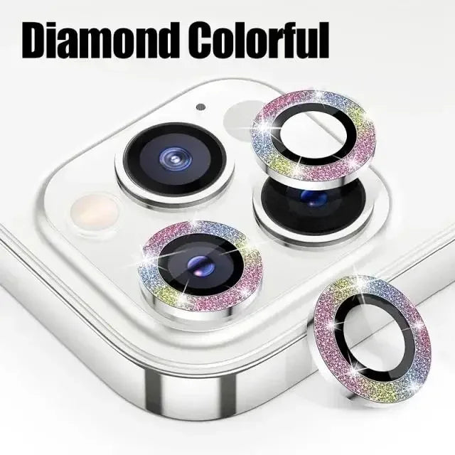 Nahaufnahme eines farbigen Diamant-Linsenzusatzes für das iPhone-Kamera-Modul.