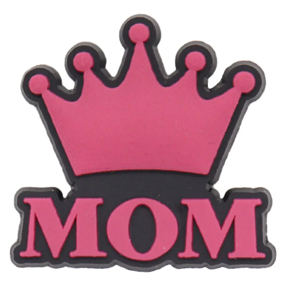A pink crown and the letters MOM on a black charm set for a personalized gift.
